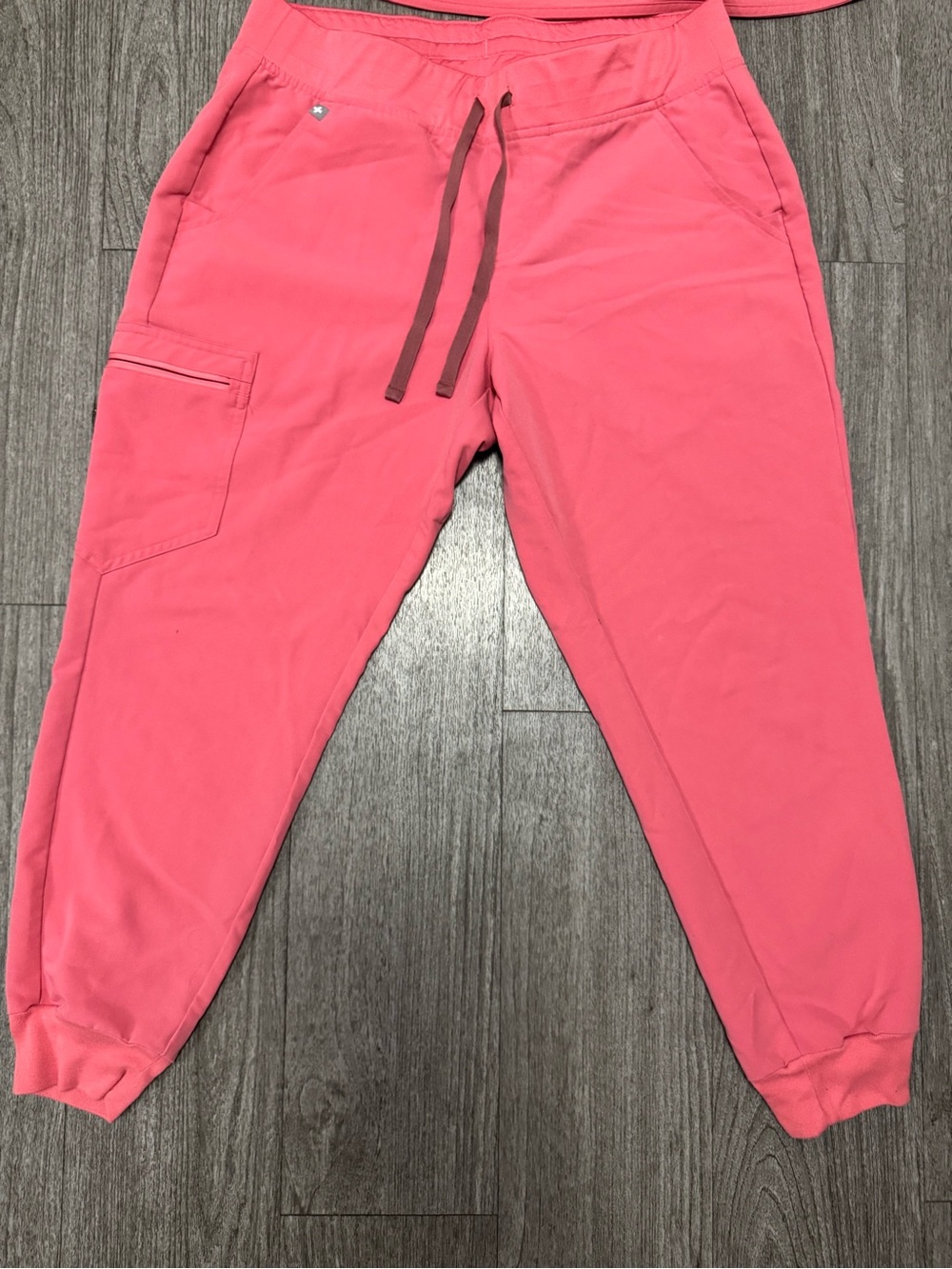Figs Women's Pink Zamora top and Jogger - Picture 4 of 16